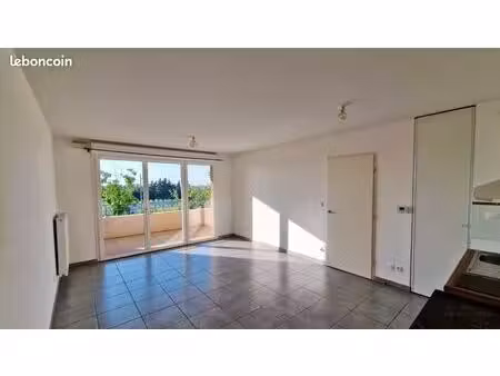 appartement 2 pièces 42m2 avec terrasse. calme  lumineux  récent