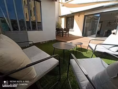 t4 + terrasse 35m2 + comédie / hall layssac / gare + garage en sus