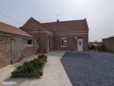 maison rénovée avec jardin  au calme