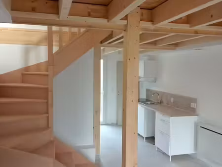 a louer maison t2 bis/t3 neuve & meublée centre bourg cugand (5min de clisson)