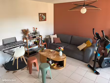 t2 meublé de 46 m² avec balcon et parking – location vénissieux