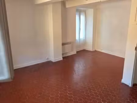 maison de village t3 avec grenier aménagé à louer à carnoules