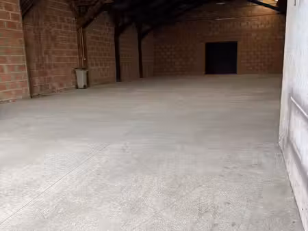 local / entrepôt / garage de 303 m² – fort potentiel à libourne