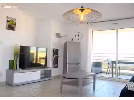 appartement de standing 50 m² . grande terrasse . vue dégagée