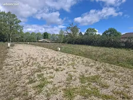 terrain à bâtir de 745 m² à haut-mauco (40)