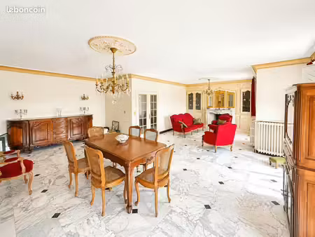 maison 8 pièces 217 m²
