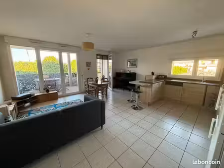 t3 meublé 67 m² + garage + balcon avec vue montagnes - proche tram c/d et neyrpic