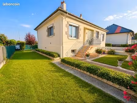 maison indépendante avec sous sol complet et grand jardin