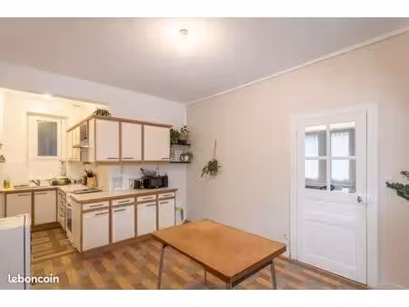 maison rénovée 3 chambres de 88 m² 3 chambres à commer