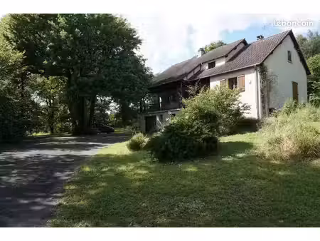 maison à tauriac