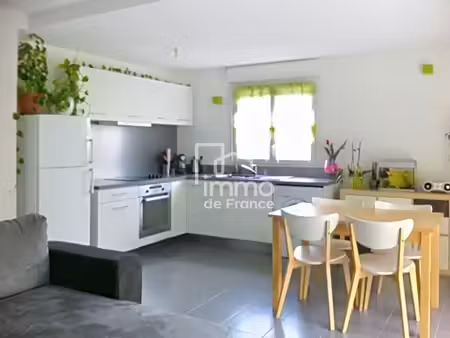 à vendre pour investisseur  t3 a chevrier / 60 m2