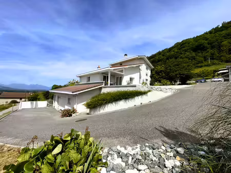 maison individuelle + grand garage