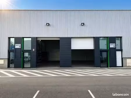 atelier + entrepôt + bureau + 3 parking – 220m²