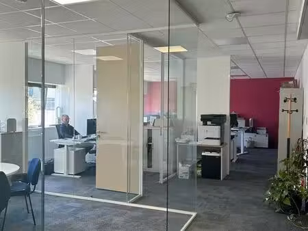 a louer bureaux haut de gamme 193m2 avec 7 places de parking