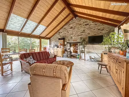 maison 8 pièces 213 m²