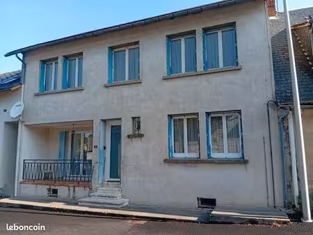 maison de bourg avec petit terrain fermé