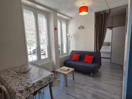 beau t2 lumineux meublé