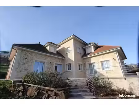 villa 8 pièces 270 m²