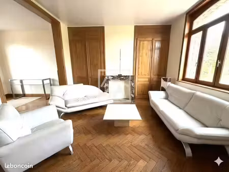 pavillon 8 pièces 138 m²