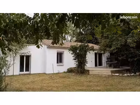 maison isolée mais proche du centre ville
