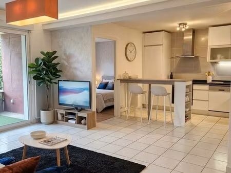 t3 bayonne sans vis à vis  terrasse et parking privé