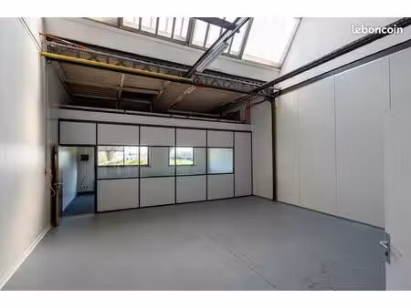 local d'activité - 72 m²