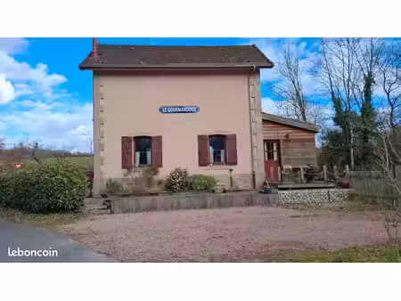 maison bord de rivière