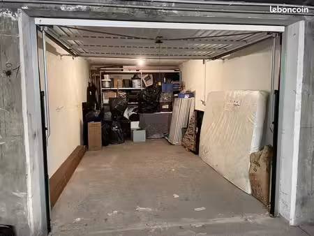 parking/box 1 pièce 17 m²