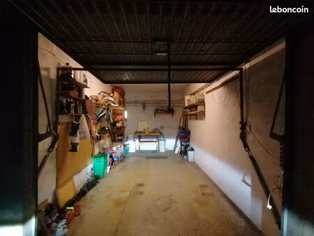garage 18m2 en allée privative fermée et résidence fermée