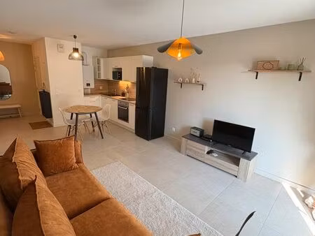 ? t2 meublé 46m2- terrasse+jardin privatif- garage & cave- sales