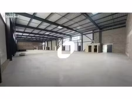 local d'activité 1 472 m²