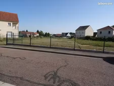 terrain constructible 716m²