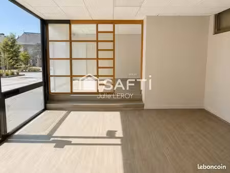 local commercial 79 m² loue