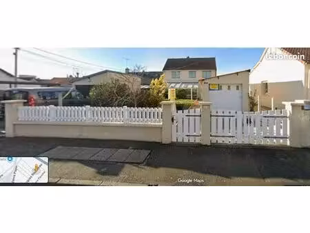 maison bien situé au sud cote champ de mars alentours de commerce  école  transport en com