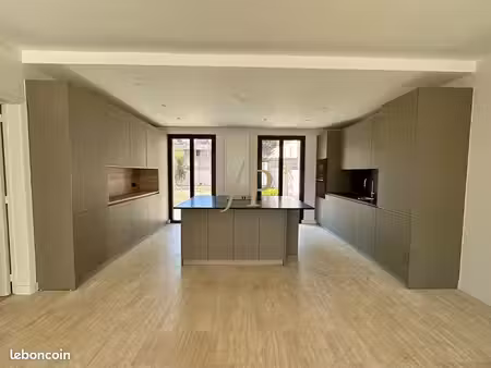 maison 8 pièces 270 m²