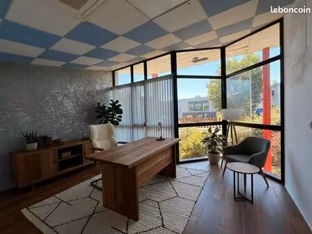 bureau 16 m²