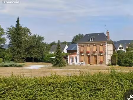 maison briques et silex avec terrain a batir