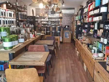 pas de porte à vendre 45m2 emplacement numéro 1 coustellet