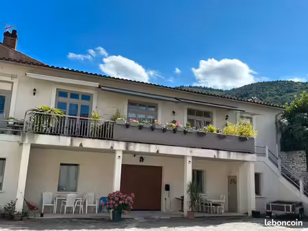 investissement  centre-ville  quatre logements plus grande garage