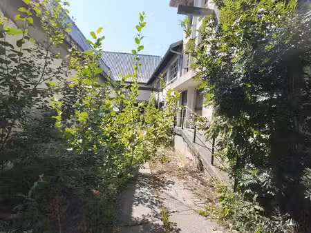 ensemble immobilier 6 000 m2 à réhabiliter coeur de bourg 