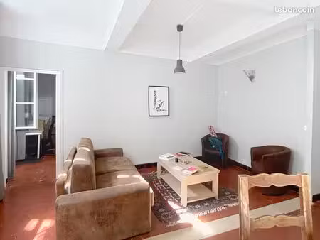studio 2 pièces 65 m²