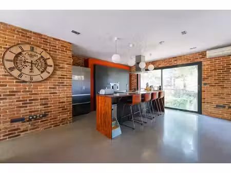 superbe appartement 3 pièces de 111 m² à châteauneuf-le-rouge