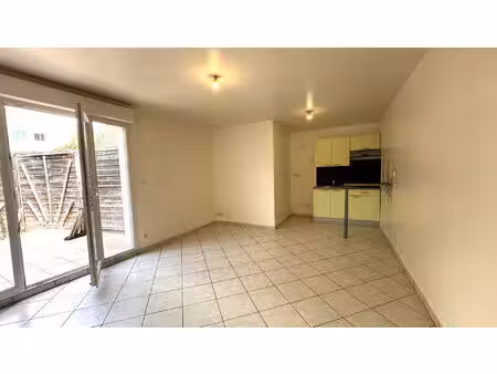 saint chéron centre : appartement 2 pièces avec terrasse.