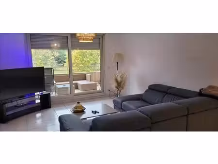 location appartement 2 pièces 50 m² à aix-en-provence (13090)  840 €