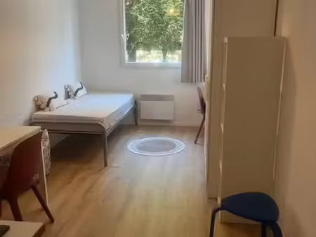 location meublée appartement 1 pièce 18 m² à lille (59000)  530 €