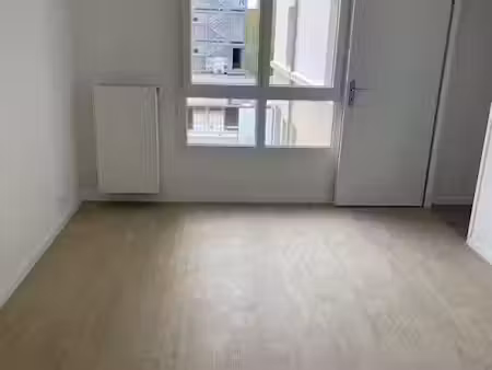 location appartement 2 pièces 41 m² à pontoise (95000)  810 €