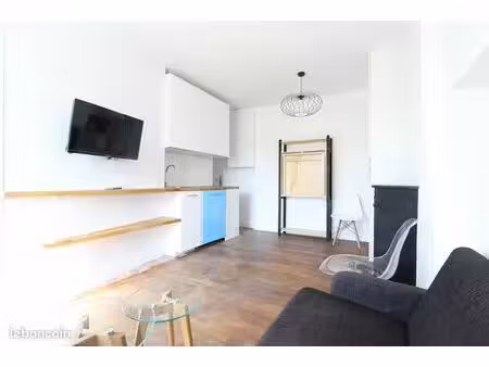versailles carrés saint louis 2p de 25 m²  entièrement refait  charme fou  lumineux