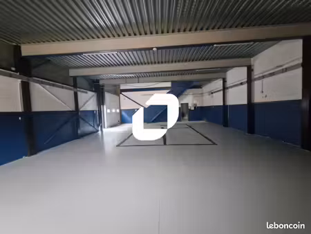 local d'activité 443 m²