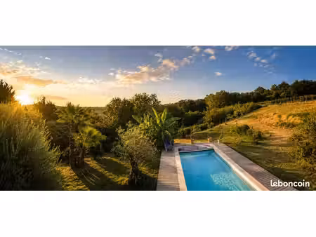 maison spacieuse avec piscine en pleine nature