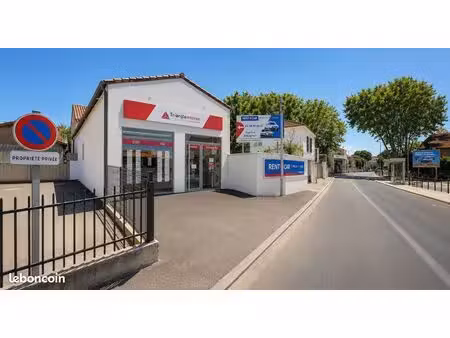 local commercial 140 m2 axe principal